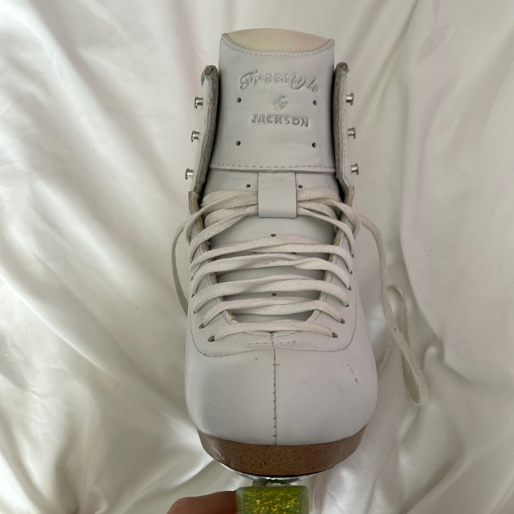 Jackson freestyle figure skates